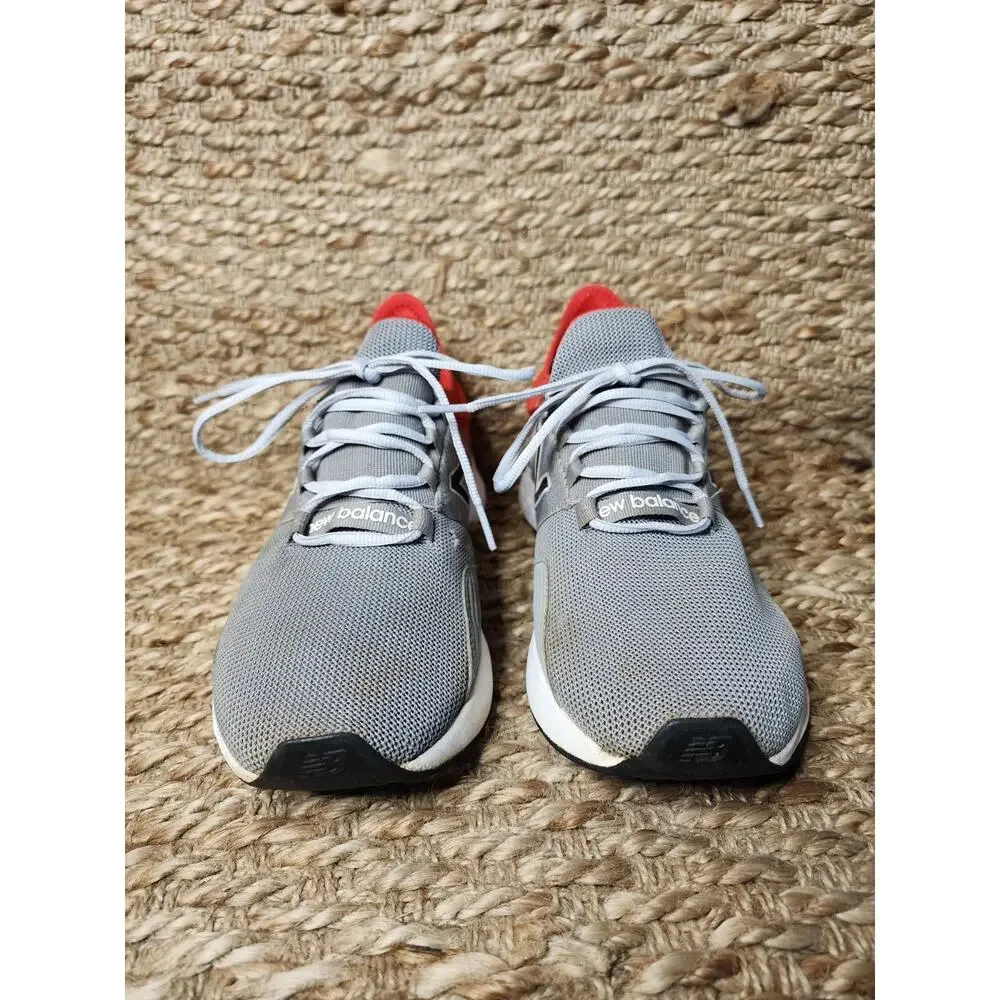New Balance Mens MROAVCW Running Shoes Athletic Gray Red Size 9 Gym School